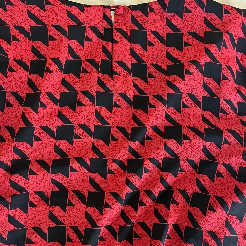 Chic Vintage Red and Black Patterned Blouse - Picture 2 of 2